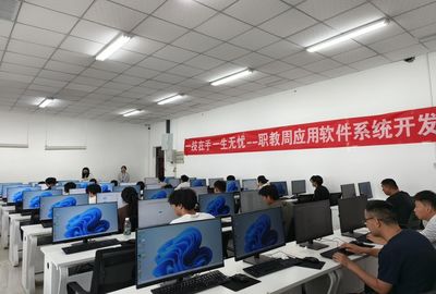 一技在手，一生無憂 信息工程系2024年職業(yè)教育活動周系列活動聚焦軟件開發(fā)與信息技術咨詢